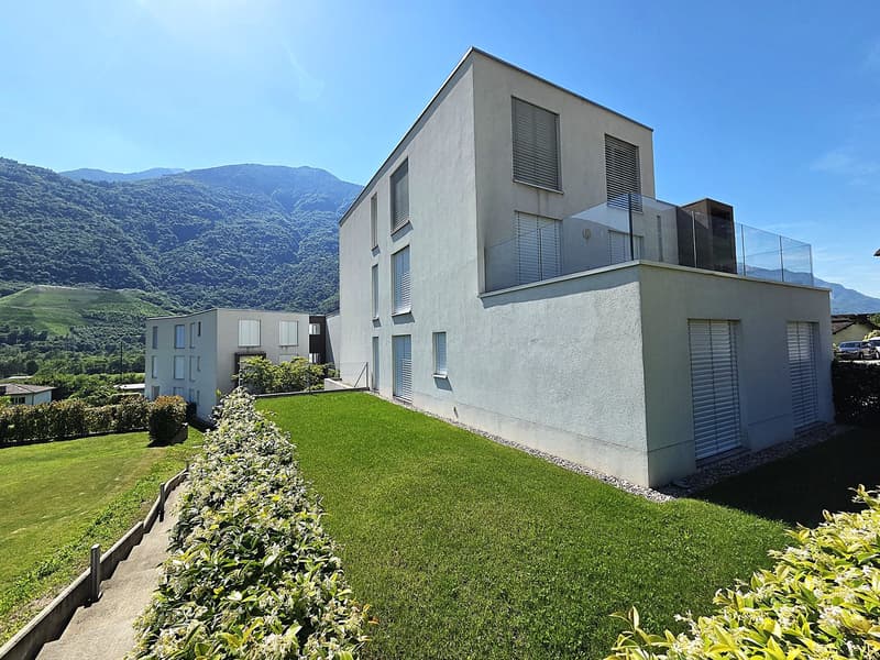 Moderno appartamento di 4.5 locali con giardino a Claro – Nuova costruzione con vista (1)