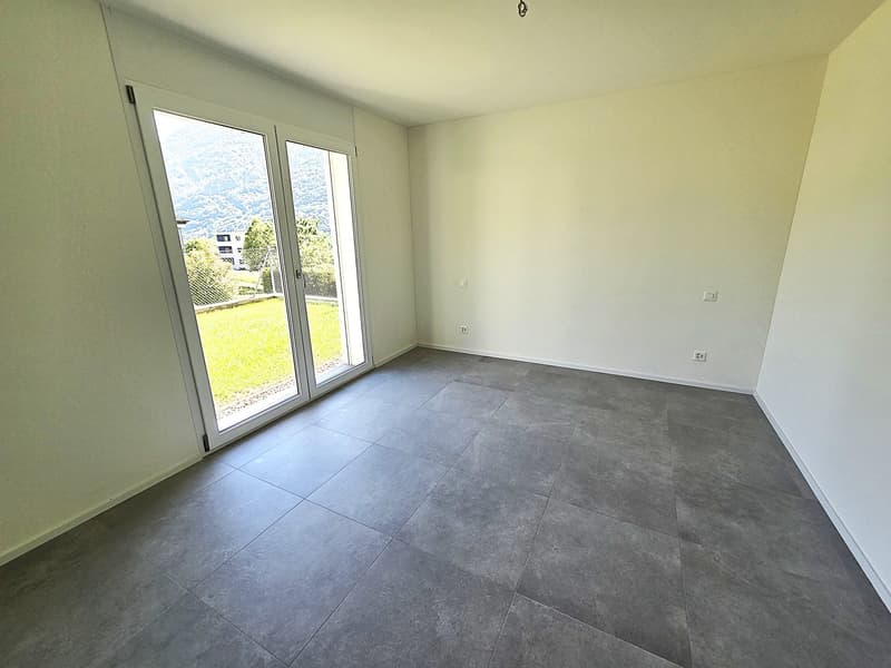 Moderno appartamento di 4.5 locali con giardino a Claro – Nuova costruzione con vista (11)