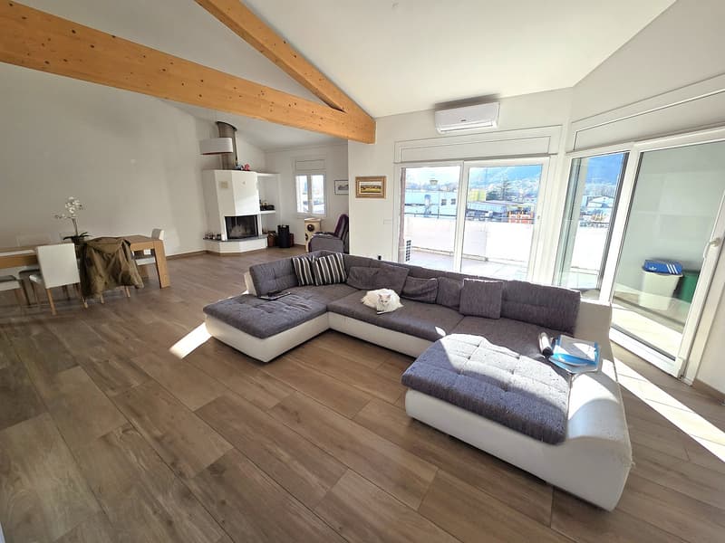 Splendido attico di 5.5 locali con piscina ad Arbedo-Castione (7)