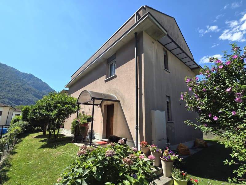 Spaziosa casa unifamiliare di 6 locali a Gorduno (1)