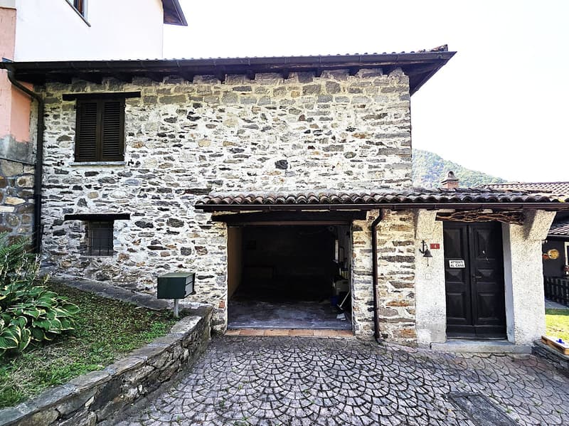 Incantevole casa di 6.5 locali + rustico a Pianezzo (17)