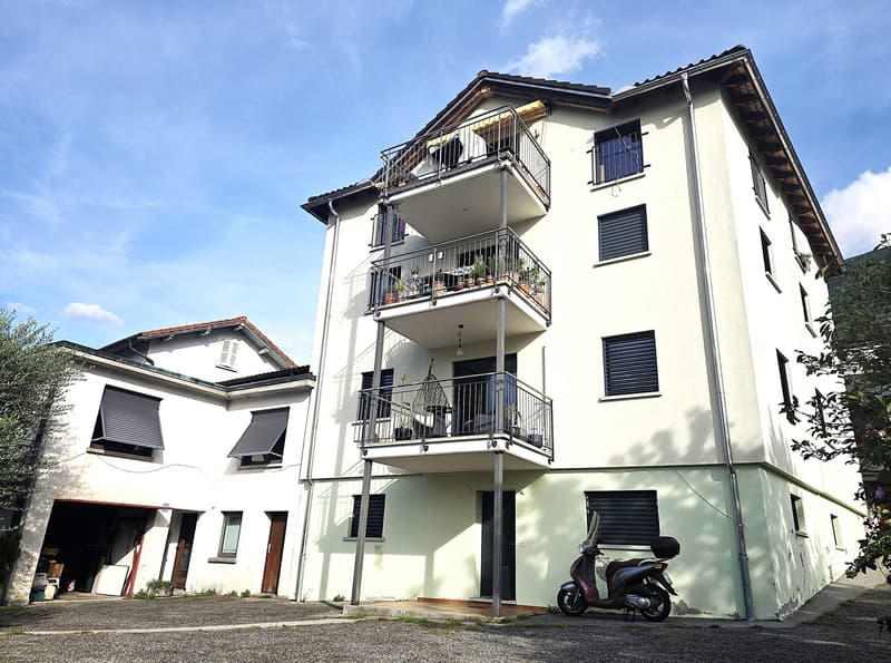 Palazzina con 4 appartamenti + casetta da riattare (2)