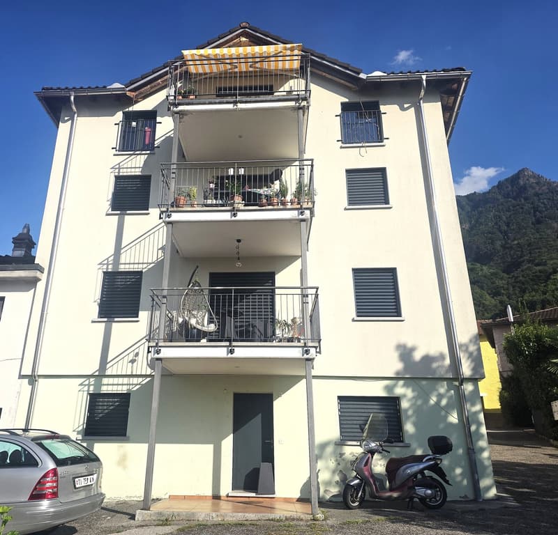 Palazzina con 4 appartamenti + casetta da riattare (1)