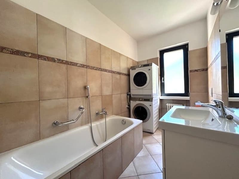 Large 4 ½ room apartment in Giubiasco in residential area (12)