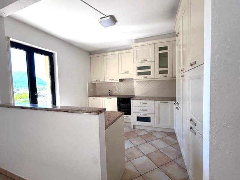 Large 4 ½ room apartment in Giubiasco in residential area (6)