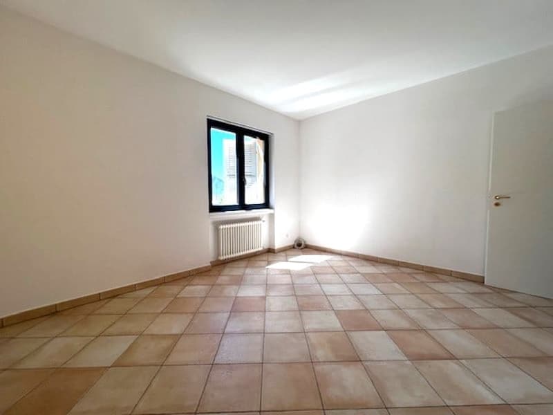 Large 4 ½ room apartment in Giubiasco in residential area (10)