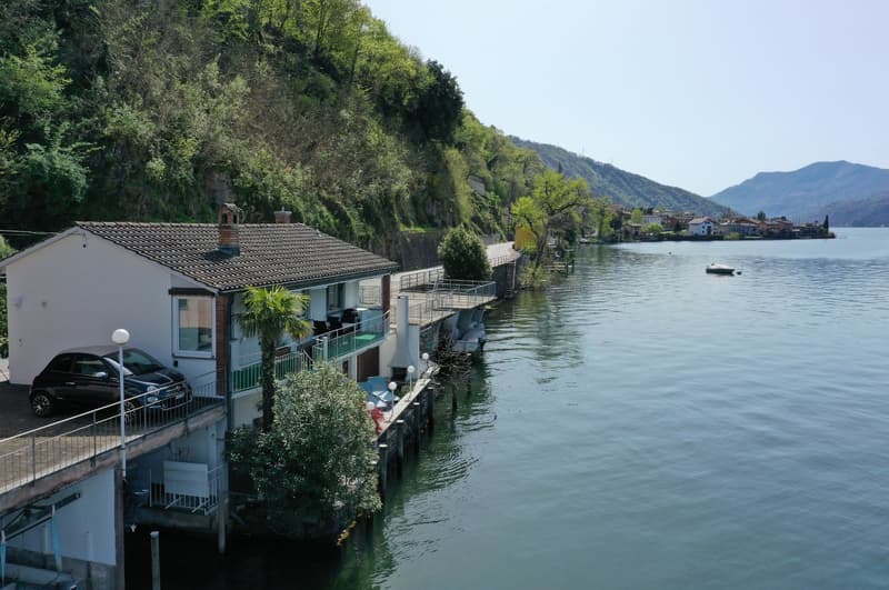 An exklusiver Lage direkt am See - Haus mit 2 Wohnungen und Bootsgarage (1)
