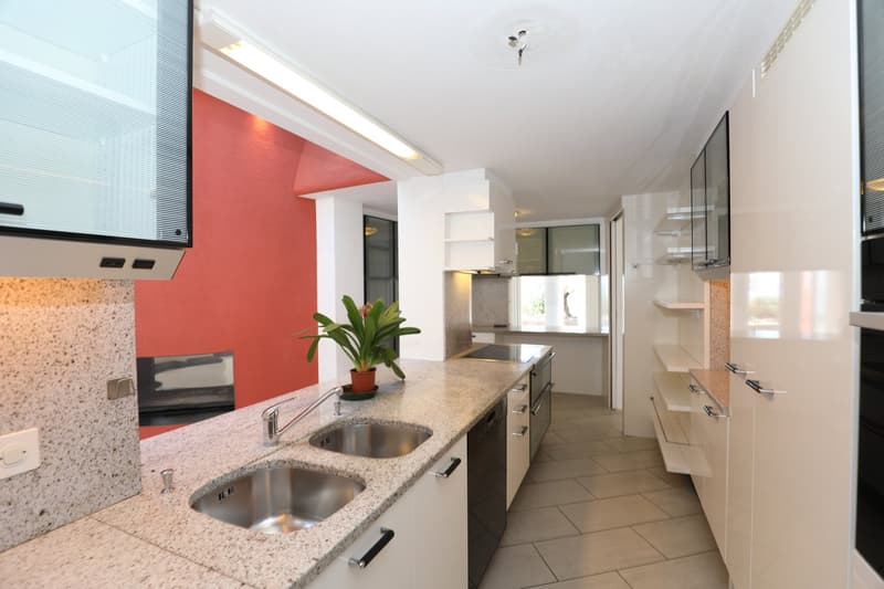 Architecturally exclusive villa with panoramic views in Luganese (10)