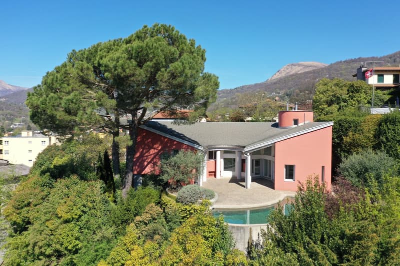 Architecturally exclusive villa with panoramic views in Luganese (2)
