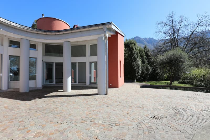 Architecturally exclusive villa with panoramic views in Luganese (16)
