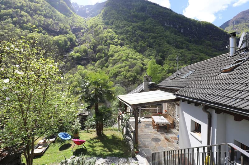 Large rustic house in a quiet location in the beautiful Verzasca valley (2)