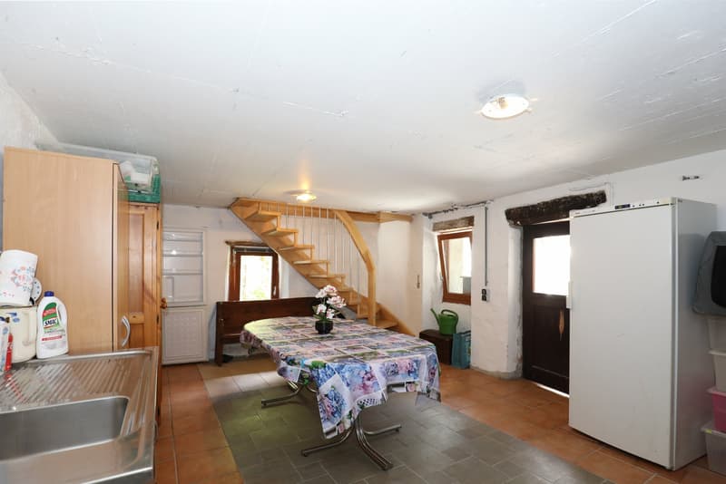 Large rustic house in a quiet location in the beautiful Verzasca valley (15)