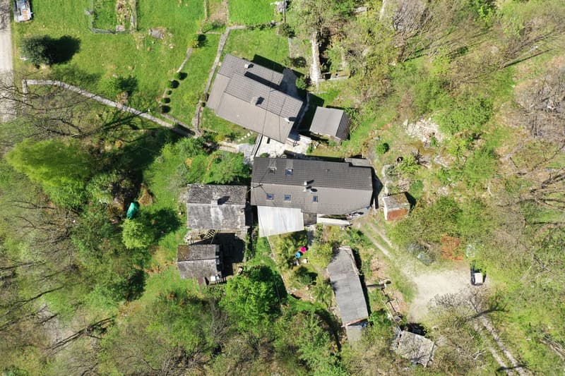 Large rustic house in a quiet location in the beautiful Verzasca valley (18)