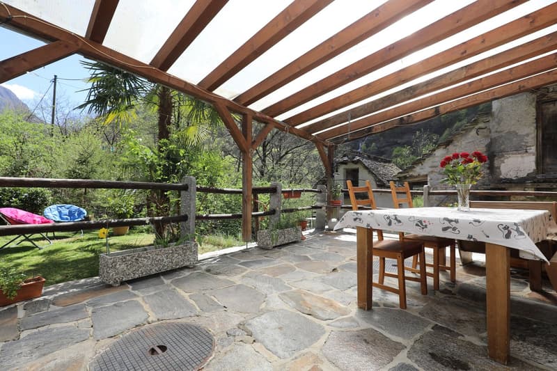 Large rustic house in a quiet location in the beautiful Verzasca valley (16)
