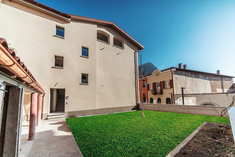 Edificio storico completamente ristrutturato in Piazza Grande ad Arogno (3)