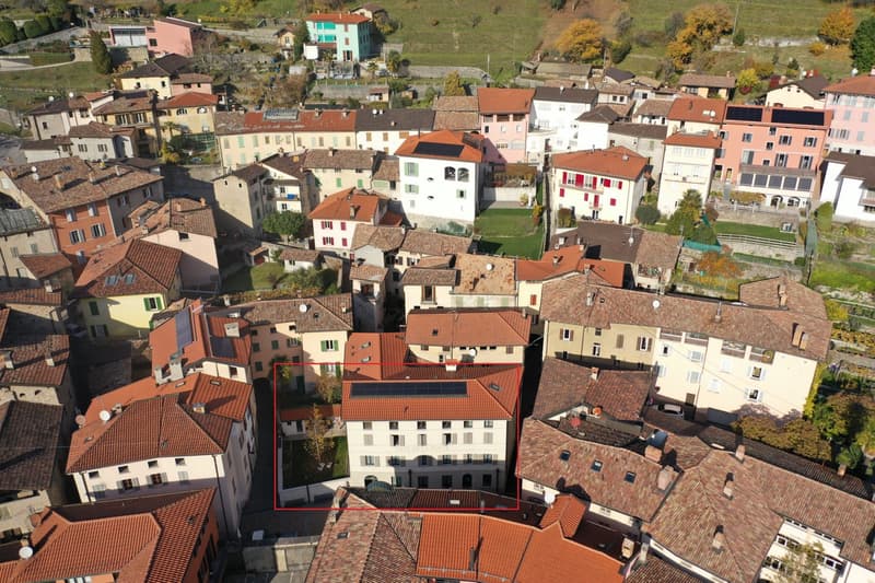 Edificio storico completamente ristrutturato in Piazza Grande ad Arogno (4)