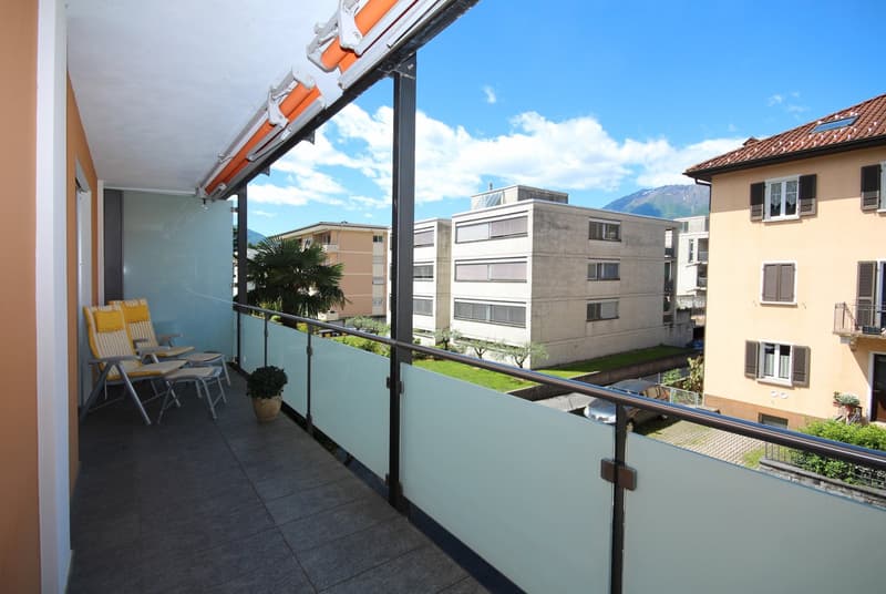 Delizioso appartamento di 2,5 locali con balcone e vista montagna ad Ascona (4)
