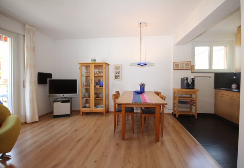 Delizioso appartamento di 2,5 locali con balcone e vista montagna ad Ascona (7)