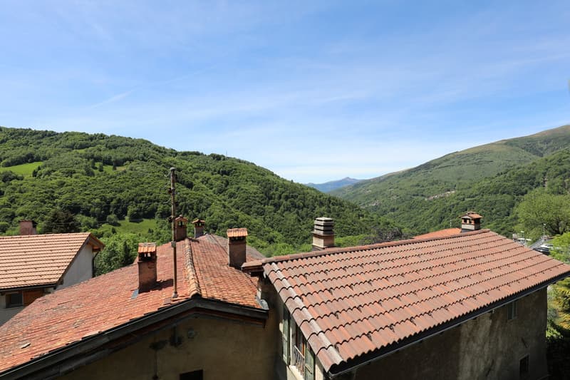 Ticino House in the village center of Certara-Lugano in a quiet, sunny location (14)