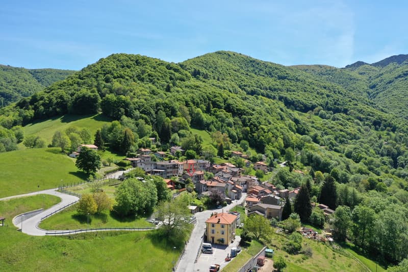 Ticino House in the village center of Certara-Lugano in a quiet, sunny location (2)