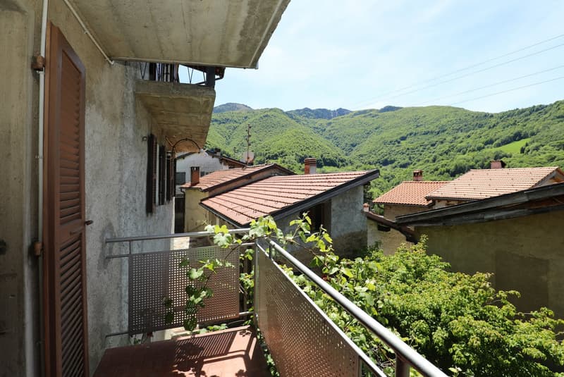 Ticino House in the village center of Certara-Lugano in a quiet, sunny location (5)
