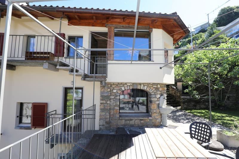 Appartement-maisonnette attractif, complètement rénové de 2,5 pièces (3)