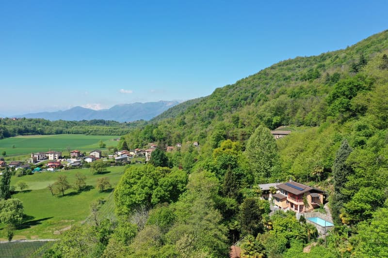Maison unifamiliale + grande maison d'hôtes avec piscine et vue magnifique (25)