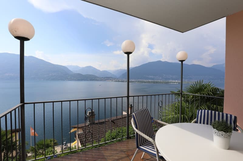 2-bedroom apartment with a magnificent view of Lake Maggiore (17)