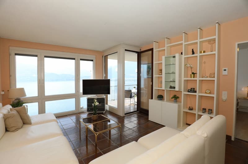 2-bedroom apartment with a magnificent view of Lake Maggiore (7)
