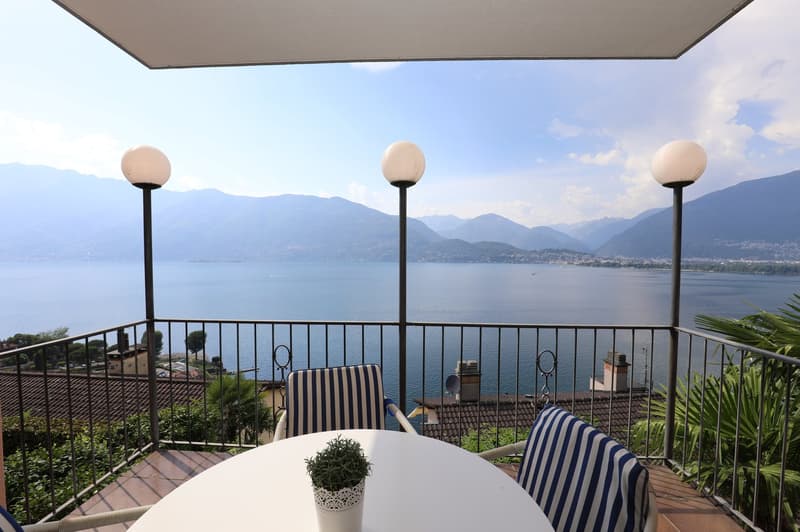 2-bedroom apartment with a magnificent view of Lake Maggiore (3)