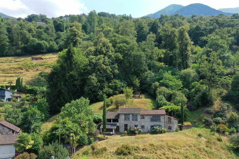 Comfortable Rustico with panoramic views of the lake and mountains in Gambarogno (2)