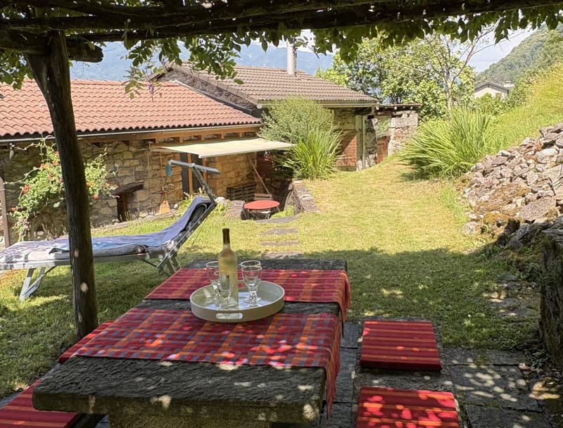 Comfortable Rustico with panoramic views of the lake and mountains in Gambarogno (19)