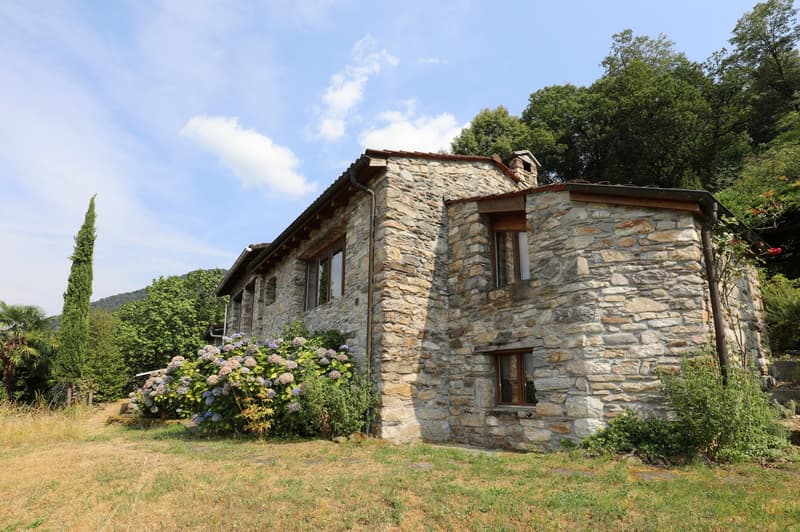 Comfortable Rustico with panoramic views of the lake and mountains in Gambarogno (6)