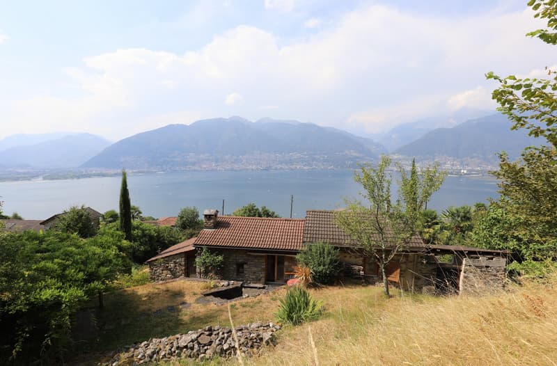 Comfortable Rustico with panoramic views of the lake and mountains in Gambarogno (3)