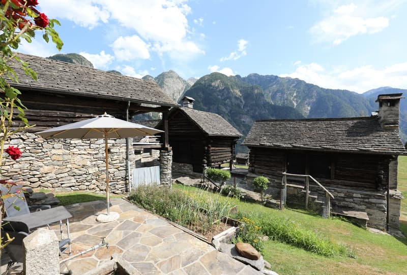 Grosses komfortables Rustico mit schönem Weitblick in Lavizzara (19)