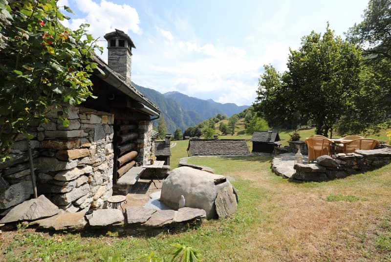 Grosses komfortables Rustico mit schönem Weitblick in Lavizzara (6)