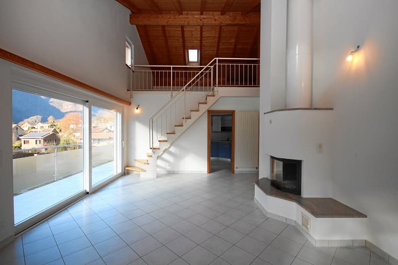 5.5-Zimmer-Maisonette-Eigentumswohnung mit Mansarde und schöner Bergsicht (1)