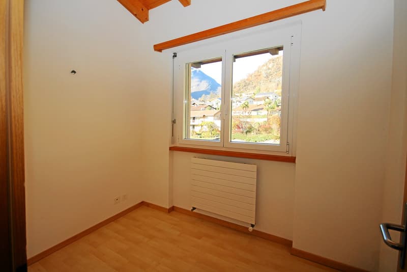 5.5-Zimmer-Maisonette-Eigentumswohnung mit Mansarde und schöner Bergsicht (14)