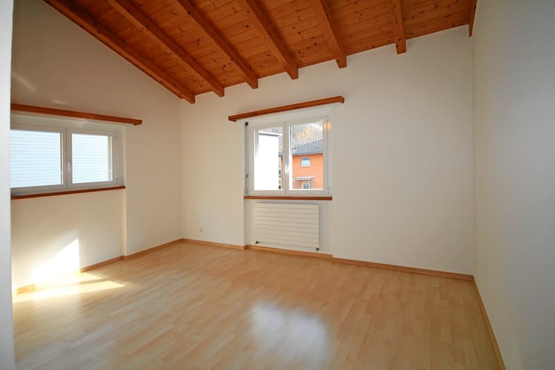 5.5-Zimmer-Maisonette-Eigentumswohnung mit Mansarde und schöner Bergsicht (11)