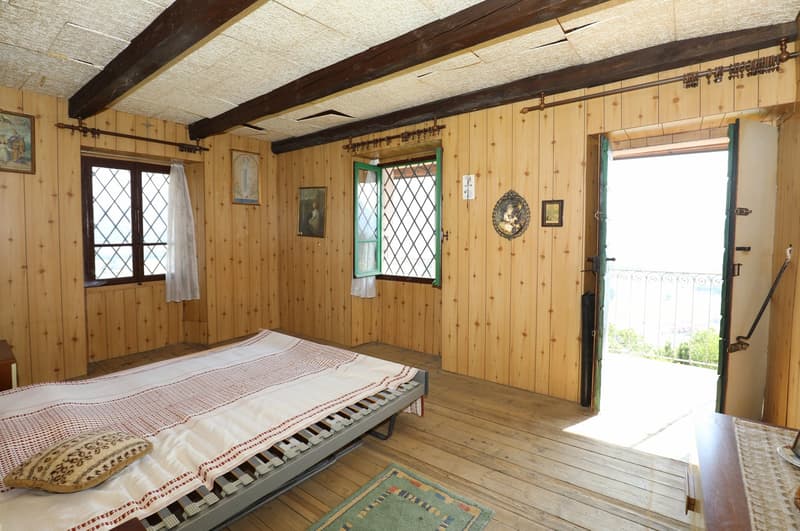 Haus inmitten von Rebbergen und schöner Weitsicht (11)