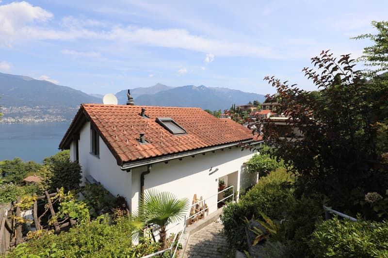 Doppelhaus-Hälfte mit herrlicher Sicht auf den Lago Maggiore (1)