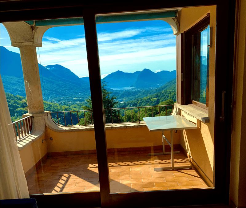 Appartamento con bella terrazza e vista aperta sul golfo e lago di Lugano (2)
