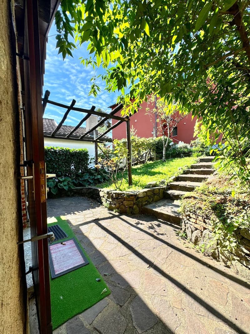 Rustico con giardino in zona strategica (2)