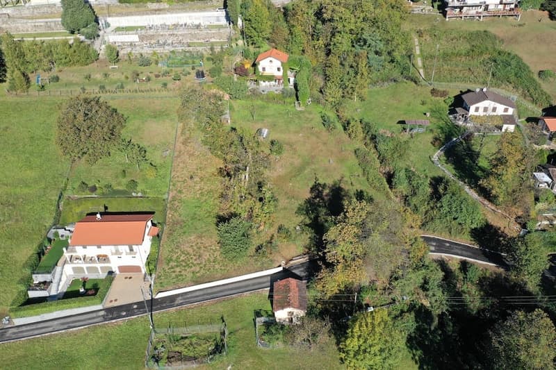Terreno edificabile con licenza edilizia approvata in zona tranquilla (2)