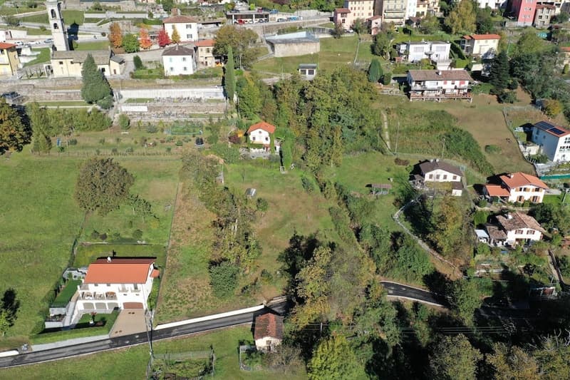 Terreno edificabile con licenza edilizia approvata in zona tranquilla (5)