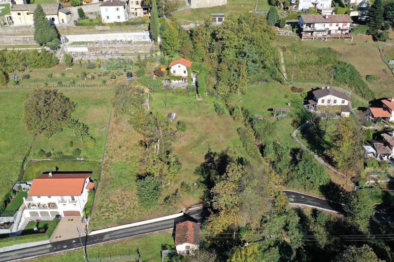 Terreno edificabile con licenza edilizia approvata in zona tranquilla (3)