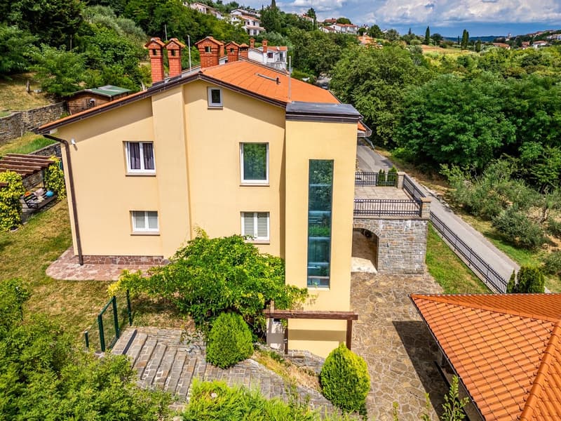 Villa panoramique prestigieuse avec de grands espaces et vue sur la mer (24)