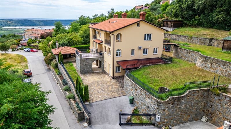 Villa panoramique prestigieuse avec de grands espaces et vue sur la mer (19)