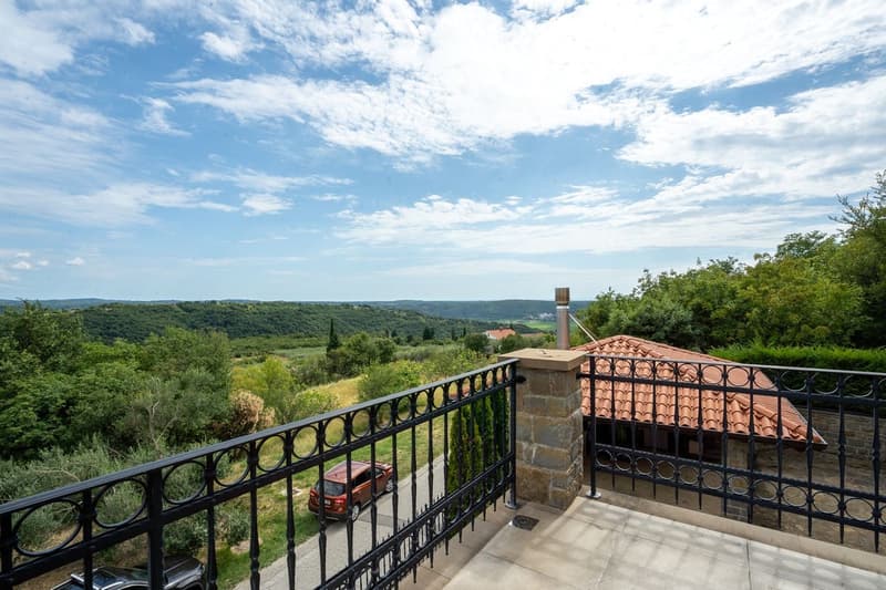 Villa panoramique prestigieuse avec de grands espaces et vue sur la mer (28)