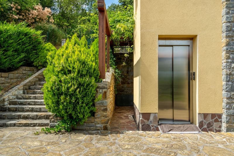 Villa panoramique prestigieuse avec de grands espaces et vue sur la mer (36)